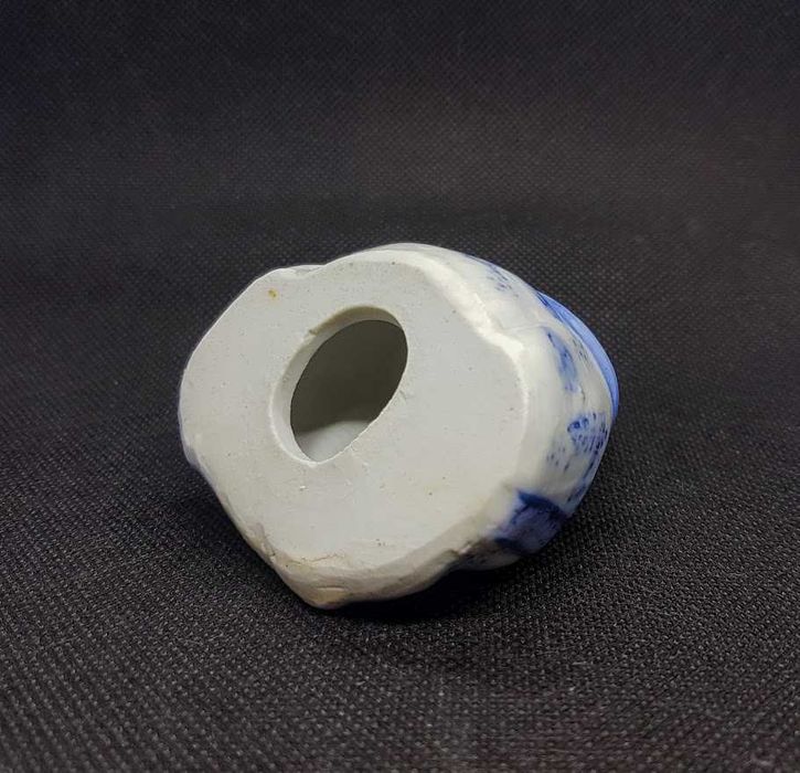 Pequeno buda em porcelana chinesa