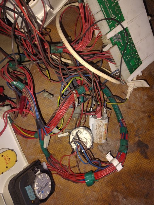 Комплектующие для стиральной машины Indesit