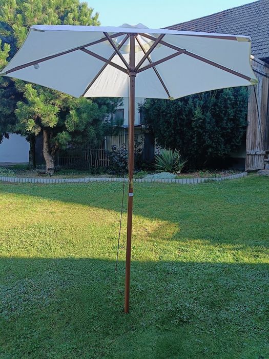 Drewniany parasol ogrodowy biały