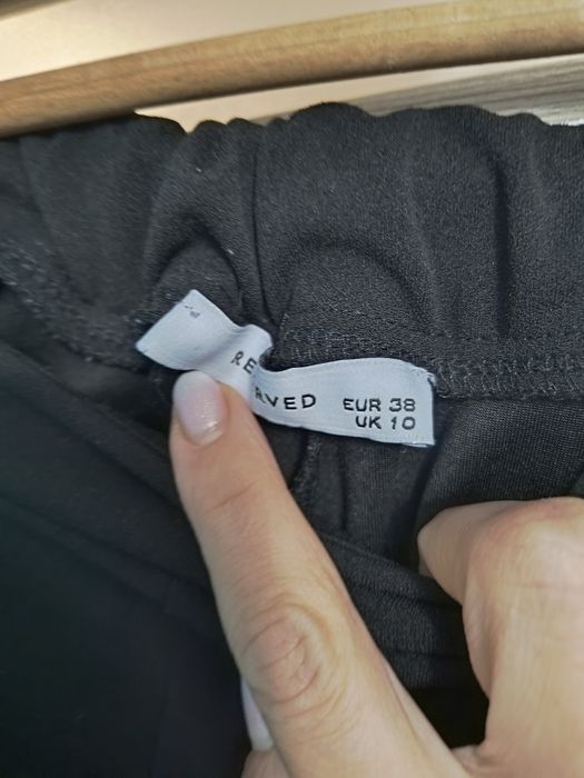 Spodnie Reserved 38 z koronką na boku i dole