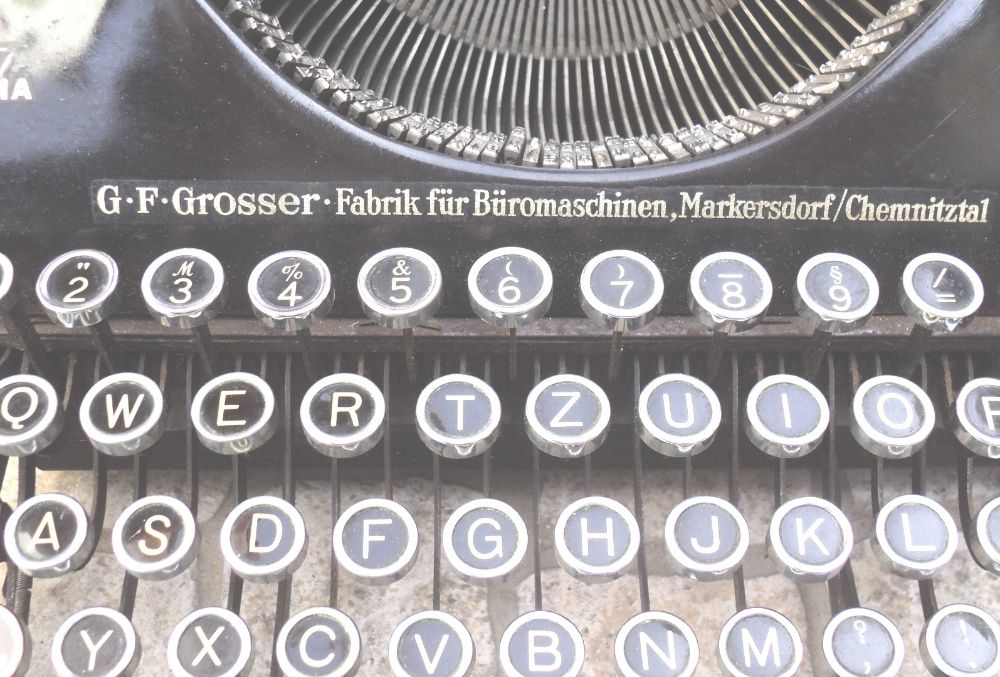 1934- Maquina de escrever antiga