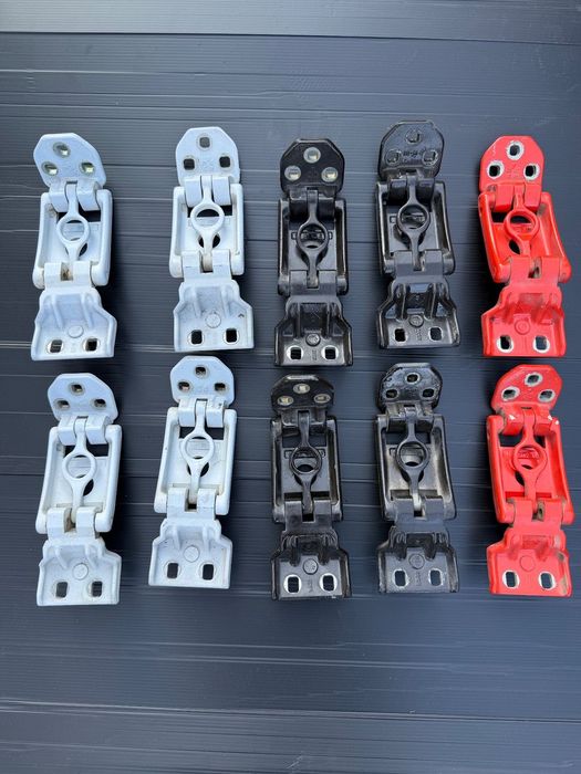 Zawias drzwi tylnych 270 stopni Renault Master III 844009783R