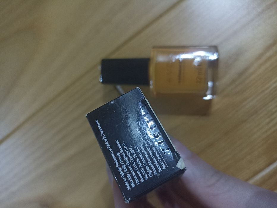 Lakier do paznokci Avon ciemny żółty