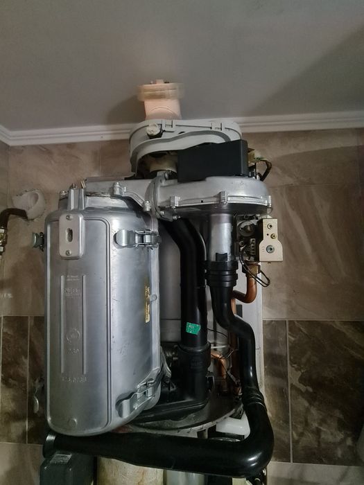 Котел двохконтурний газовий  Buderus nefit
