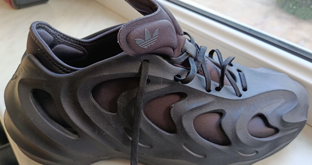 Продам кроссовки