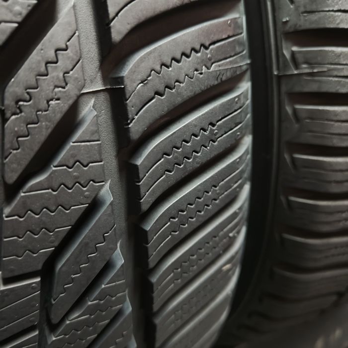 225/40/18 XL Sprzedam komplet opon zimowych Hankook