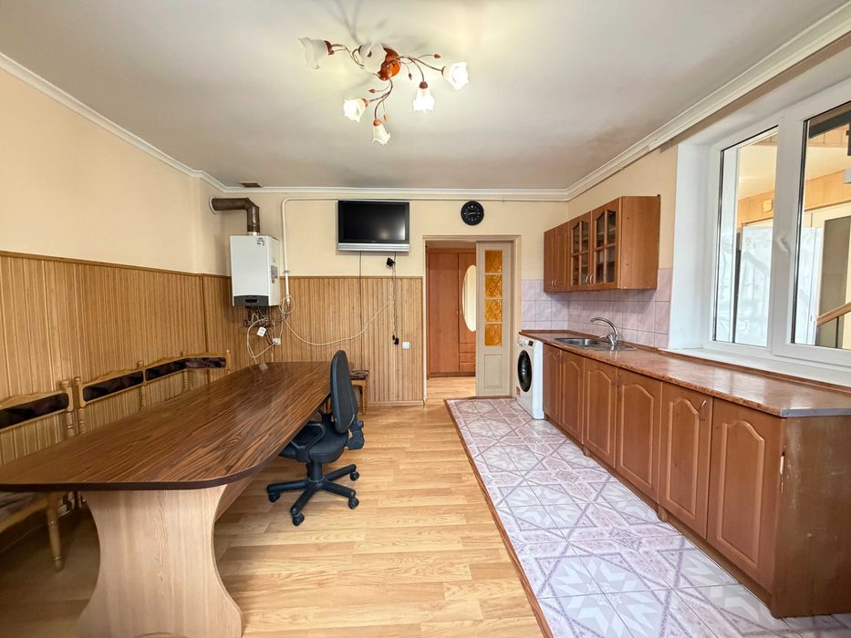 Продаж затишного будинку в м.Чернівці (вул. Вижницька)