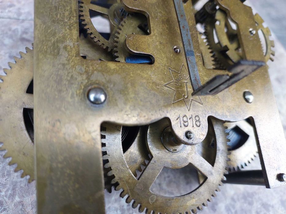 779 Mechanizm starego zegara ściennego Junghans 1918 do czyszczenia
