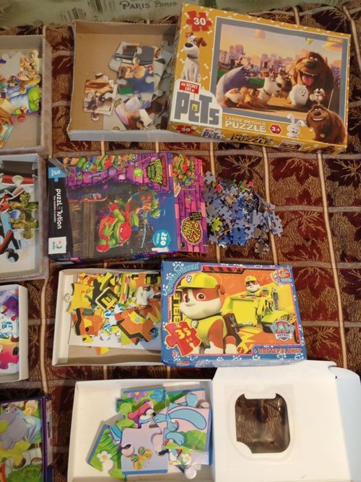 Пазлы,набор пазлов.