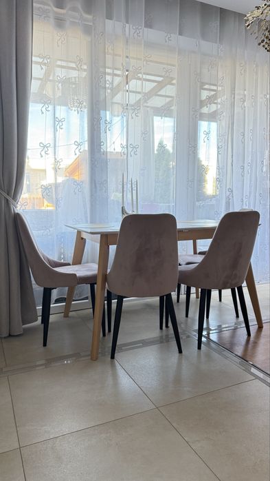 Krzesła do jadalni Homla, krzesło róż