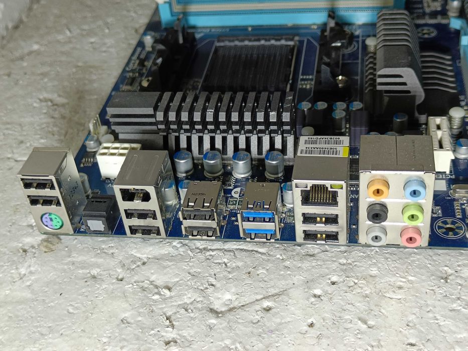 Материнська плата AMD Gigabyte GA-990XA-UD3 sAM3+ під процесори FX 8яд