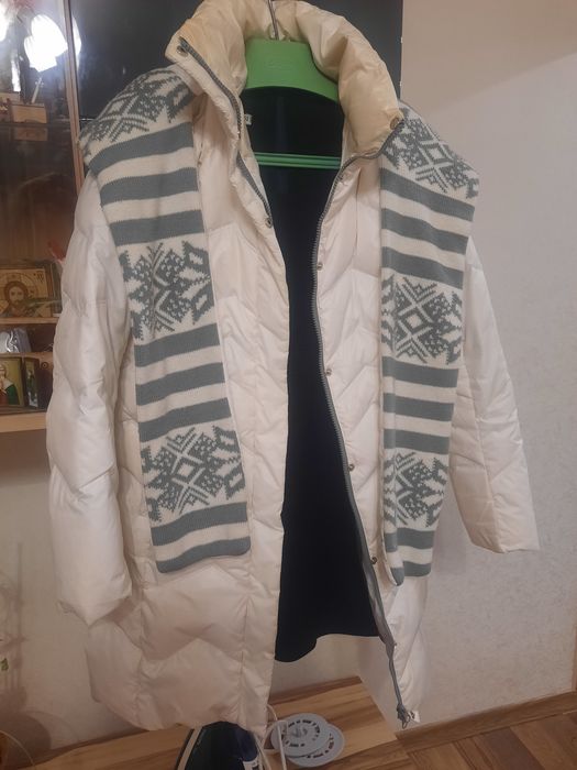 Пуховик білий жіночий