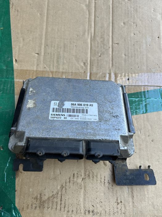 Блок управления двигателем Volkswagen Golf 4 1997-2006 1,6 AKL