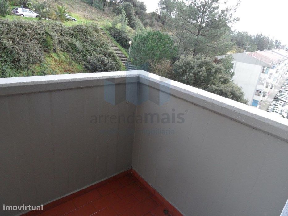 Arrenda-Se Apartamento T2 Com Garagem Junto Solum