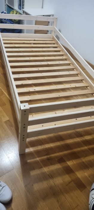 Cama solteiro com estrado