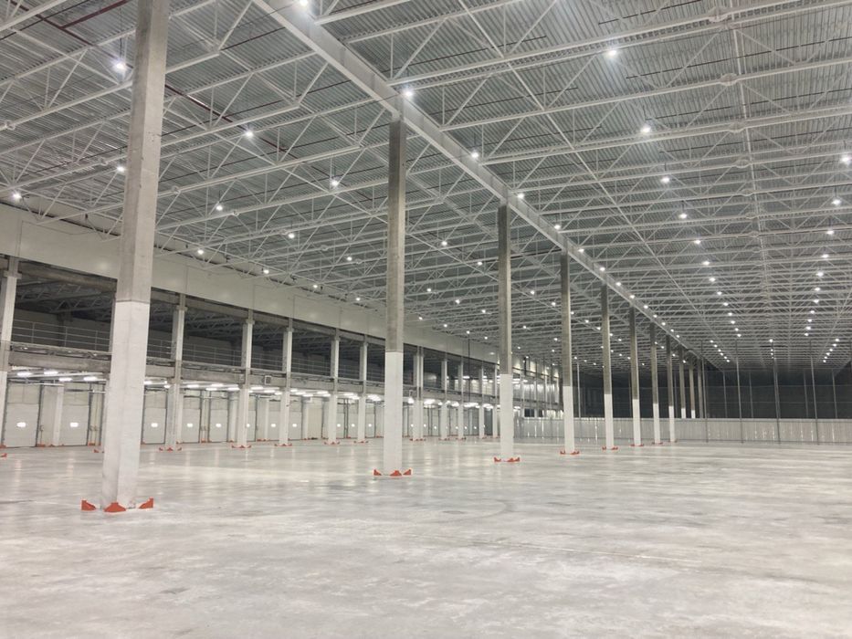 фасадний 4300м2 клас А біля Бориспіль. Мезонін  по 133 грн/м2. Діючий.