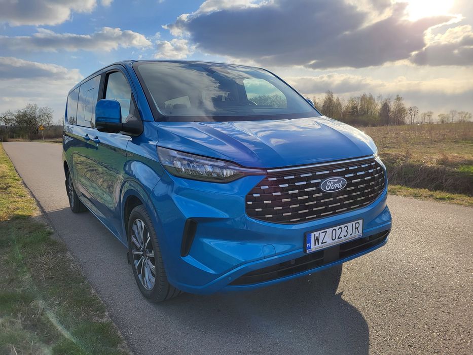 Wynajmę nowego 8-osobowego busa Ford Tourneo Custom -automat, hak, 4x4