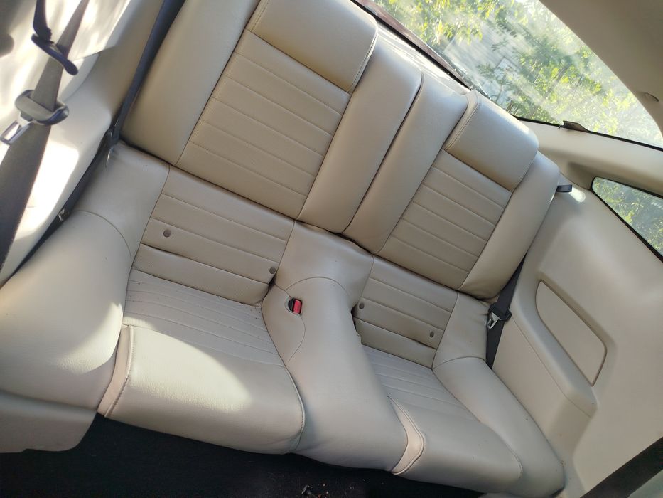 Ford Mustang V lift premium - całe wnętrze fotele kanapa boczki skóra