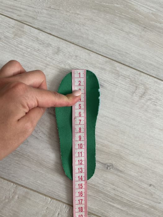 Кросівки Adidas.