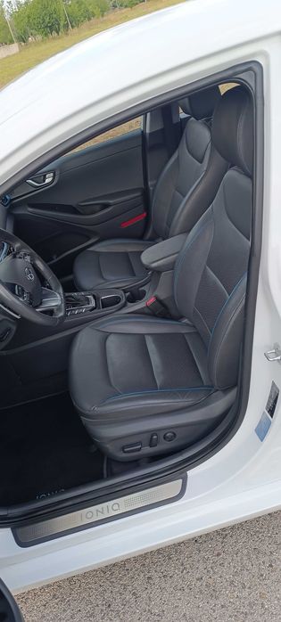 Hyundai IONIQ 1.6 GDI Hybrid  TECH (HEV) de 141 cv- COMO NOVO
