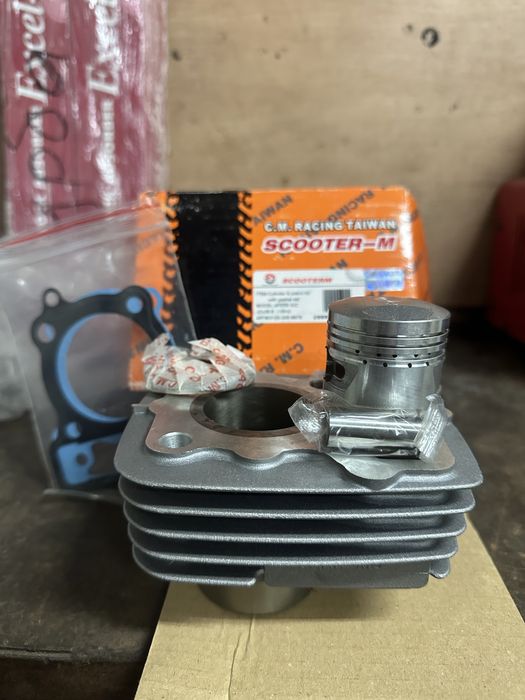 Продаю поршневую в комплекте на Honda cb 50