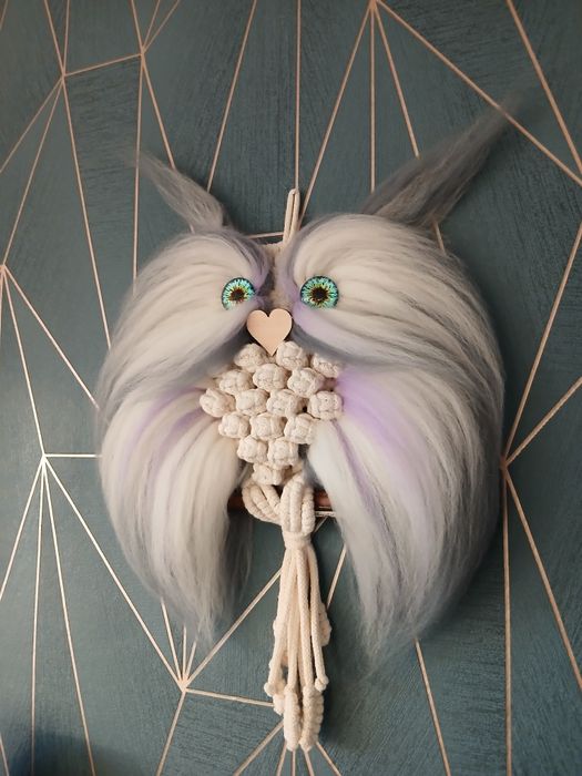 Sowa makramowa z wełny czesankowej