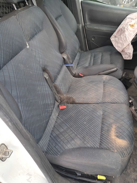 Peugeot Partner II Maxi na Części 1.6HDI 9HX 3 osobowy Zdrowe Drzwi