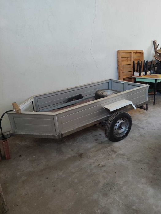 Atrelado em alumínio