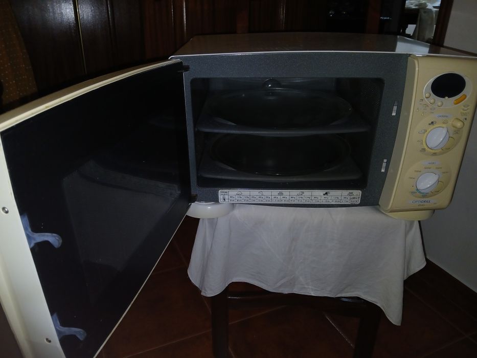 Microondas com prato duplo