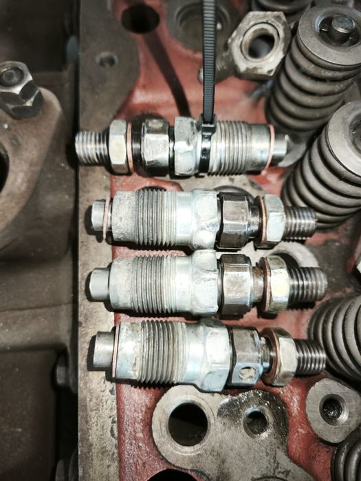Паливна форсунка двигуна Mitsubishi S4S S4Q S4Q2 32C61-06000