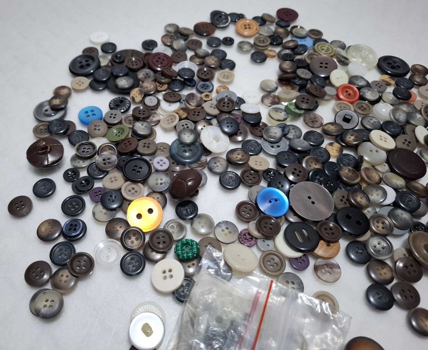 Guziki itp. duży zestaw, mix, 280g (Guzik)