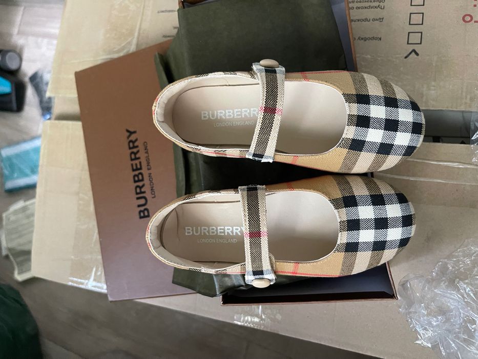 Балетки Burberry для дівчинки, нові 27 розмір