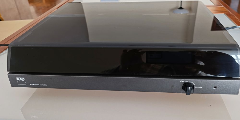 Gira discos NAD 5120