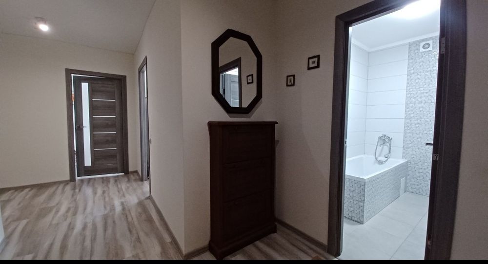 Здається 2х км в центральній частині!!!