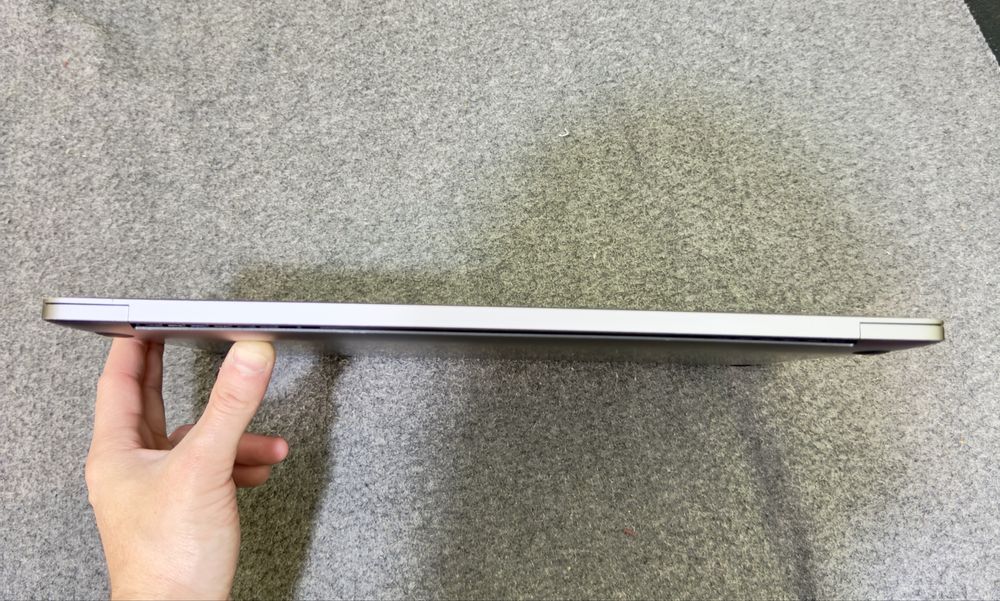 Macbook Pro 15,2018,6 ядер,cor i7,ddr 4,Radeon Pro 560x 4gb,Touch bar