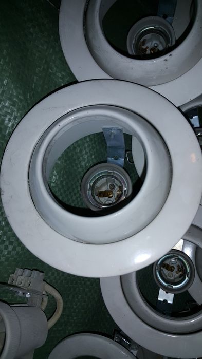 Oprawa wpuszczana sufitowa podbitka podwieszany Armstrong okrągła E 27