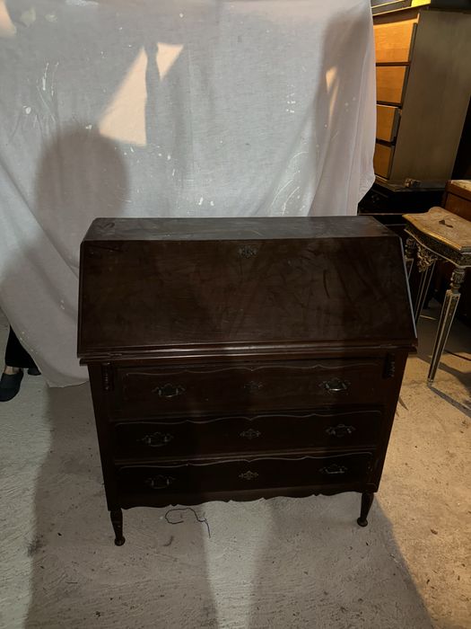 Escrivaninha de madeira