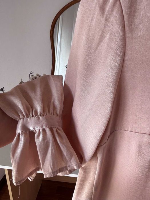Camisa rosa acetinada Stradivarius tam. S