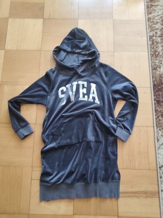 Sukienka welurowa dresowa z kapturem Svea r .S