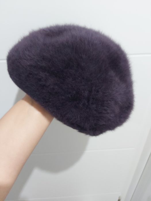 Fioletowy Beret z puszkiem