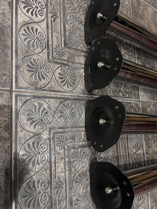 Продам 4 ножки можно использовать для любых  целей