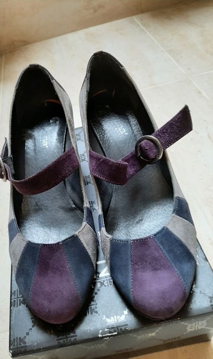 Buty na koturnie rozm. 40 zamszowe