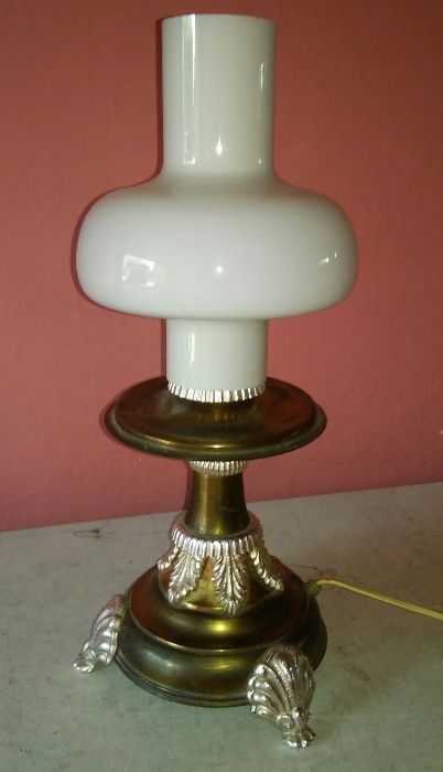 Lampa , żyrandol , kinkiet.