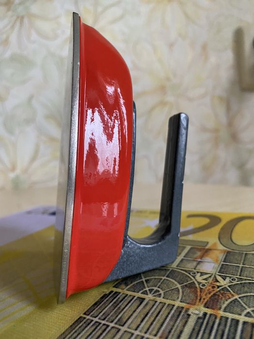 Продам детский металлический игрушечный утюг.