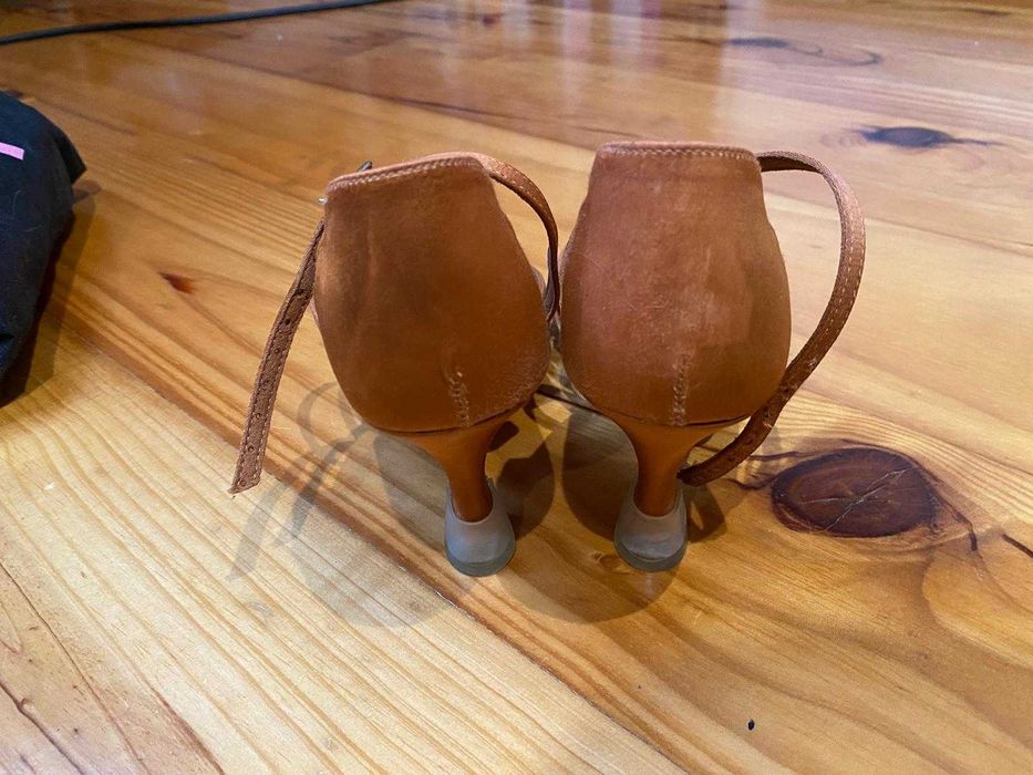 Sapatos de dança International Dance Shoes como novos