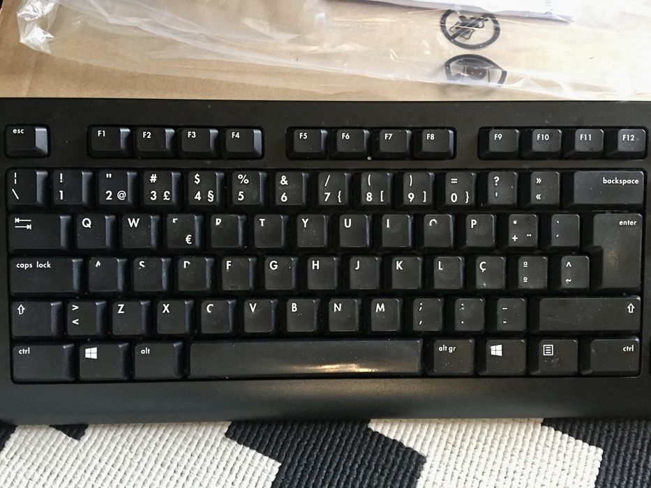 Teclado Trust com fio