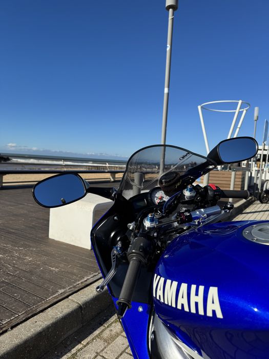 Yamaha YZF-R6 600cc 2000 | 35.000 km | Pneus novos | Precisa reparação