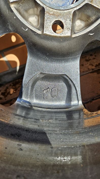 Комплект дисків з зимовою гумою 215 55 16. 5×114.3 7j et40.