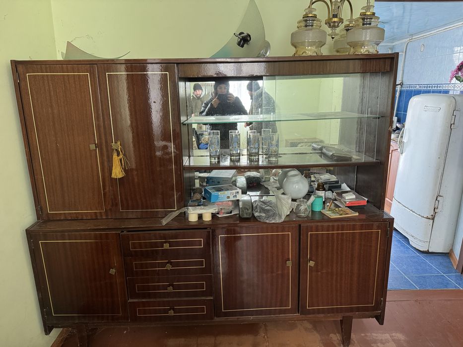 Сервант / шафа-стінка в ретро стилі. САМОВИВІЗ