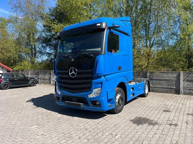 Mercedes-Benz Actros 1845  Mercedes Actros 1845